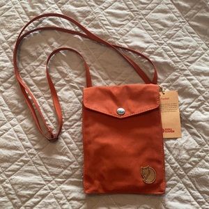 Fjallraven Pocket in Autumn Leaf - Never used